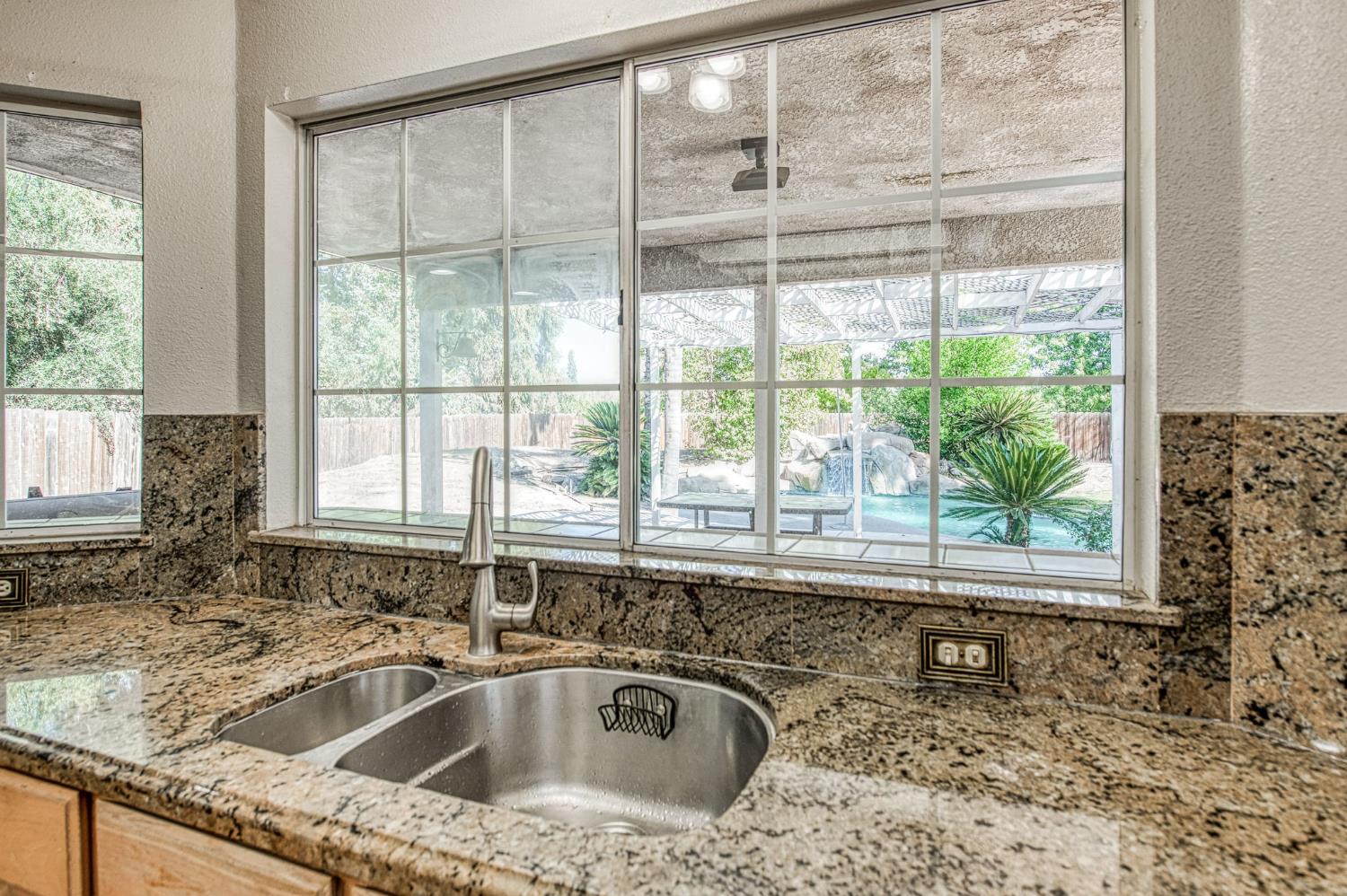 10852 S Bethel Ave, Selma, CA 93662