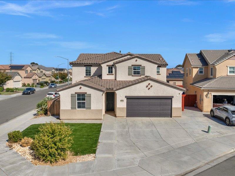 6646 W Beechwood Ave W, Fresno, CA 93722