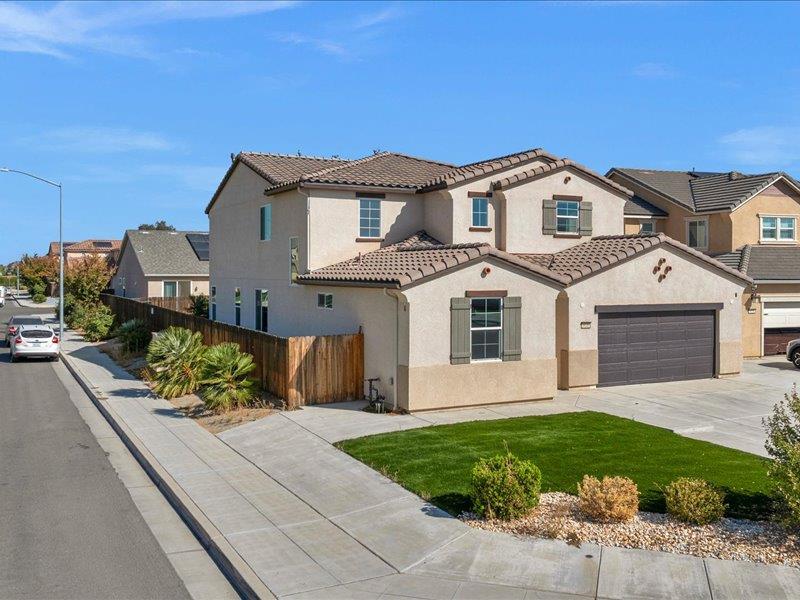 6646 W Beechwood Ave W, Fresno, CA 93722