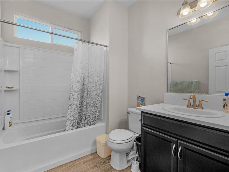 6646 W Beechwood Ave W, Fresno, CA 93722