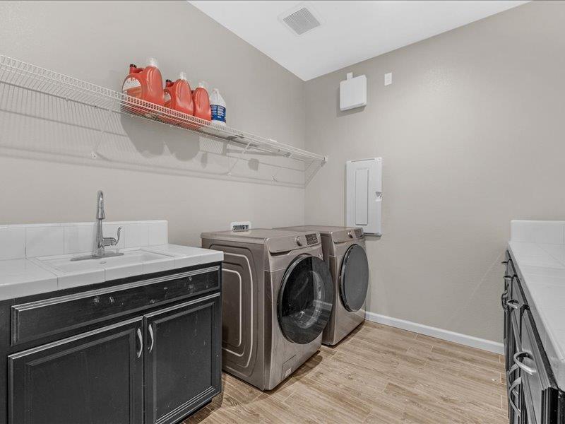 6646 W Beechwood Ave W, Fresno, CA 93722