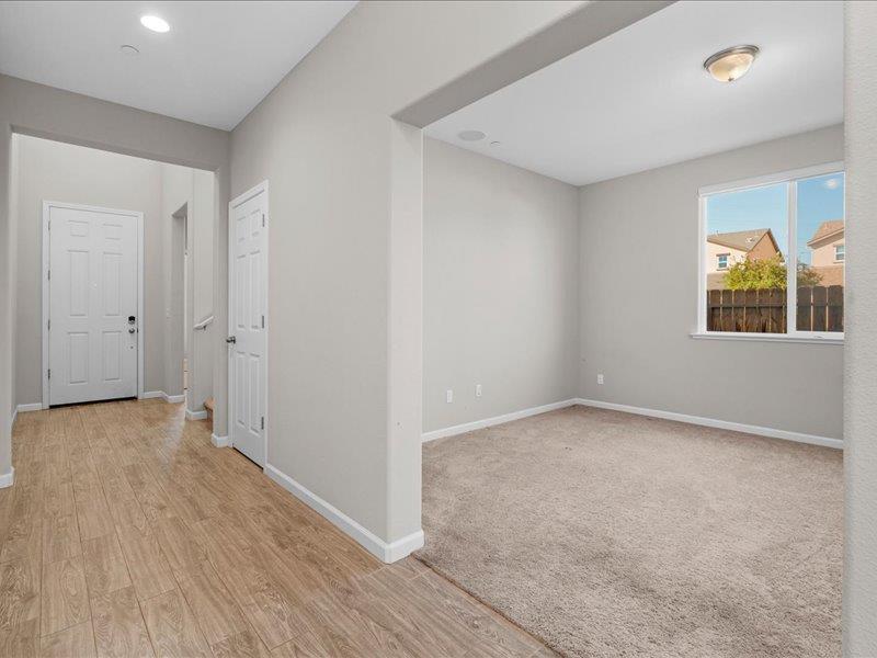 6646 W Beechwood Ave W, Fresno, CA 93722