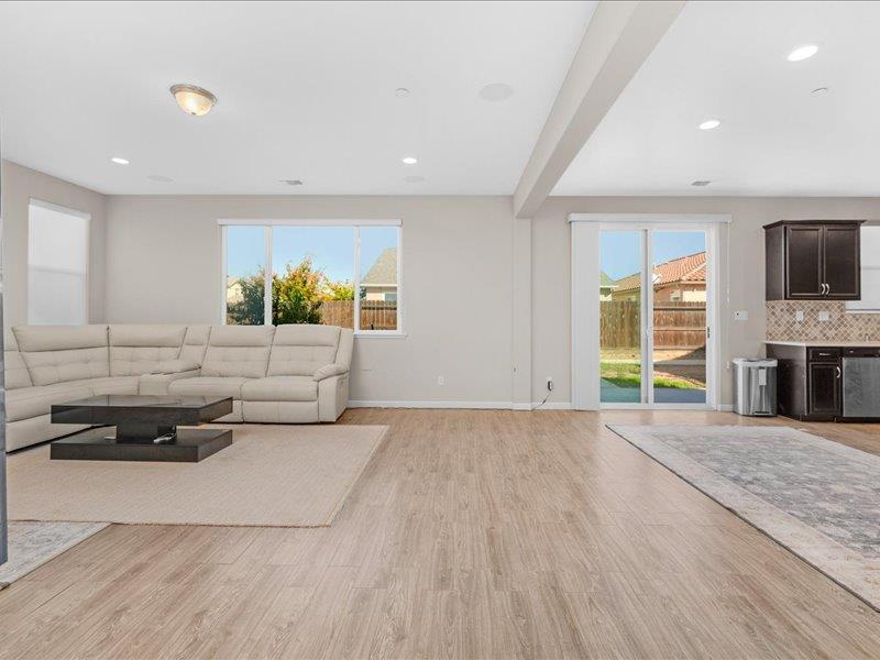 6646 W Beechwood Ave W, Fresno, CA 93722