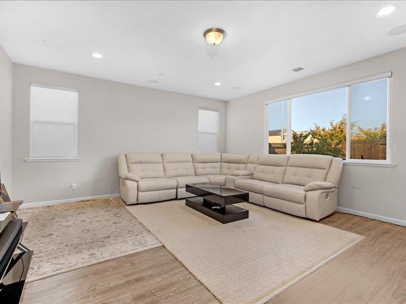 6646 W Beechwood Ave W, Fresno, CA 93722