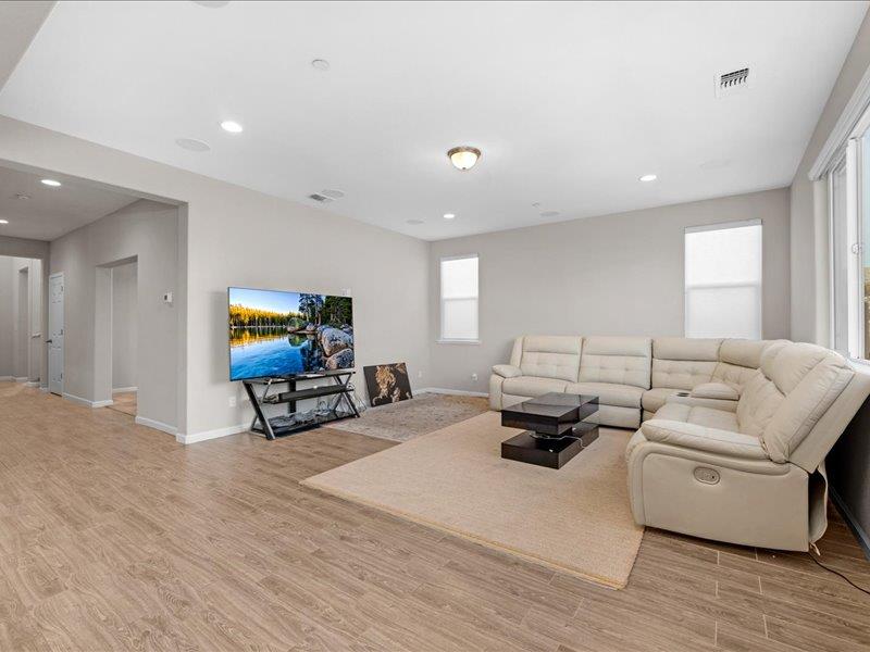 6646 W Beechwood Ave W, Fresno, CA 93722