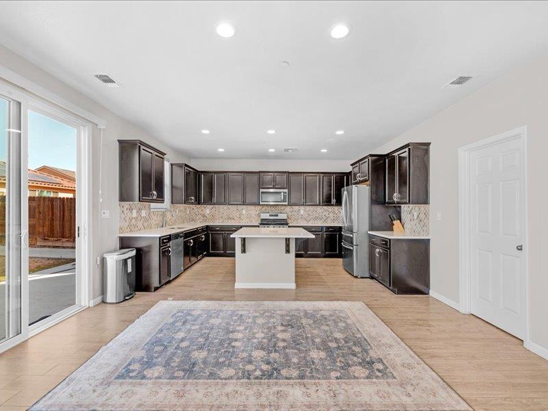 6646 W Beechwood Ave W, Fresno, CA 93722