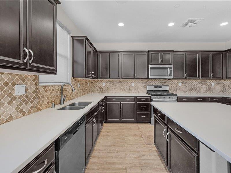 6646 W Beechwood Ave W, Fresno, CA 93722