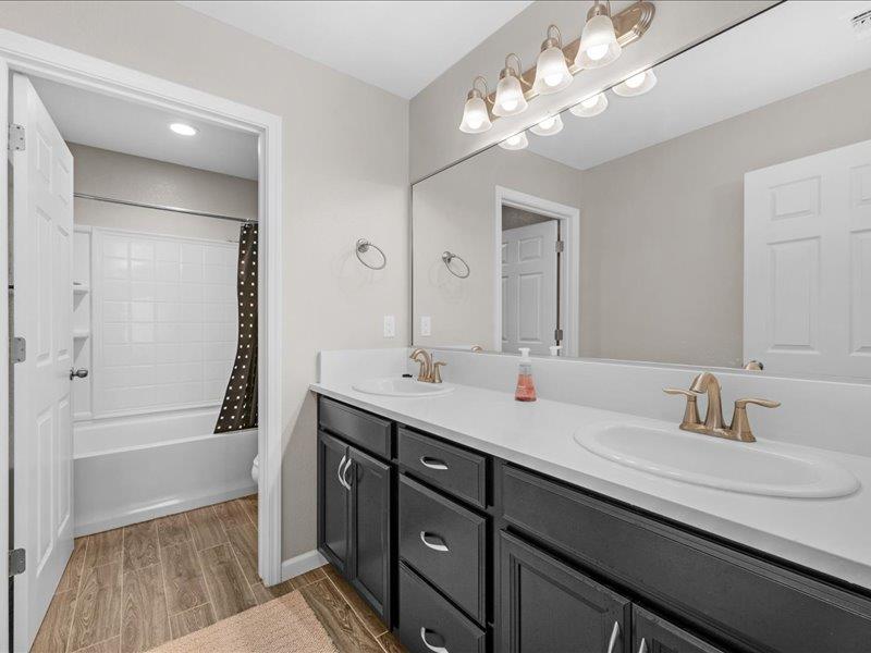 6646 W Beechwood Ave W, Fresno, CA 93722