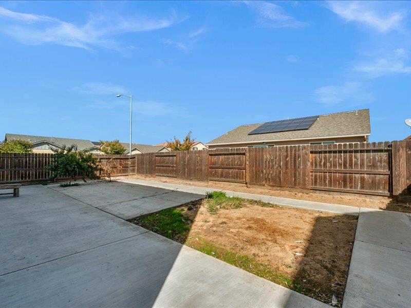 6646 W Beechwood Ave W, Fresno, CA 93722