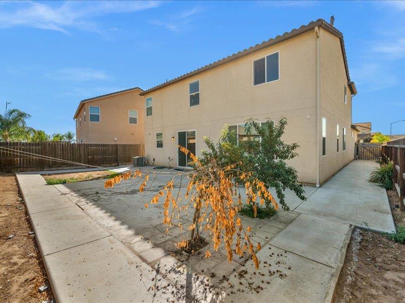 6646 W Beechwood Ave W, Fresno, CA 93722