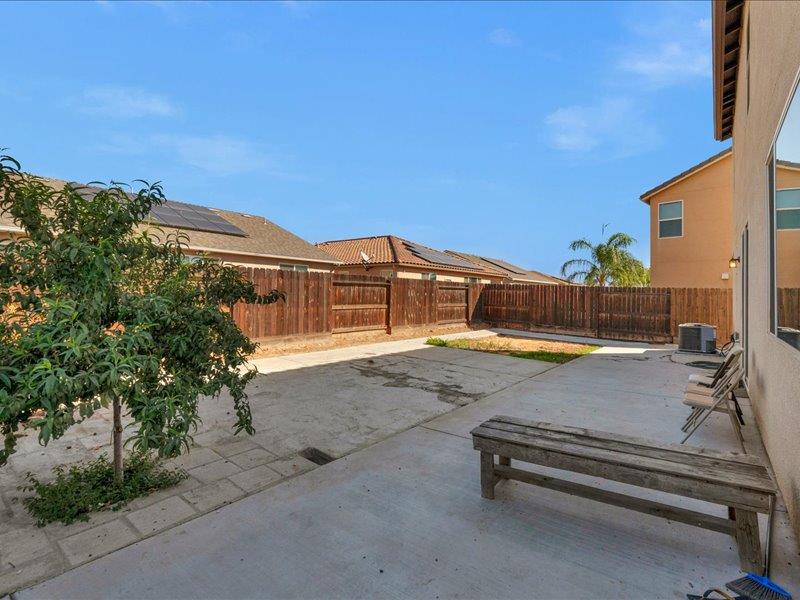 6646 W Beechwood Ave W, Fresno, CA 93722