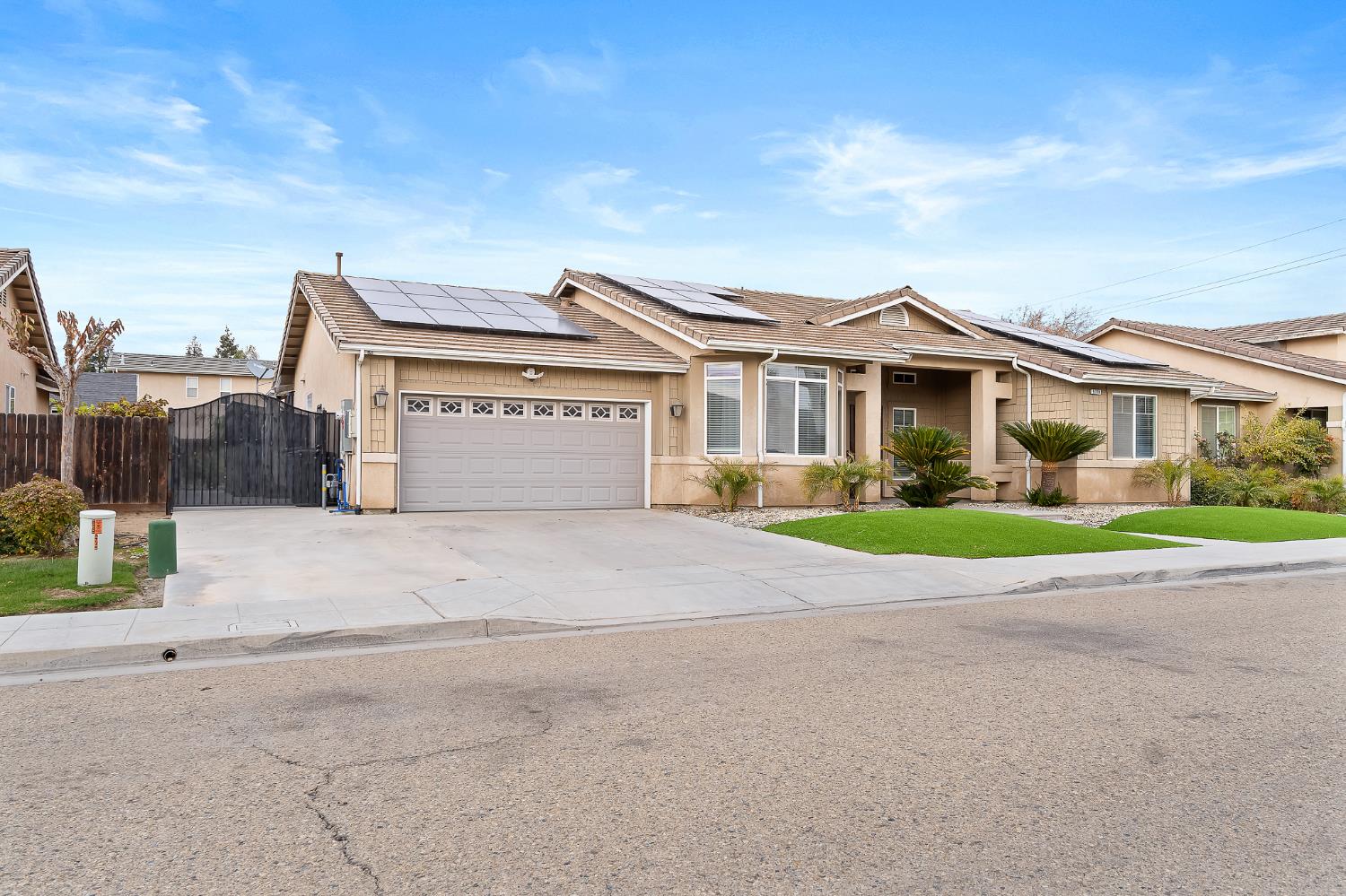 5779 E Garrett Ave, Fresno, CA 93727