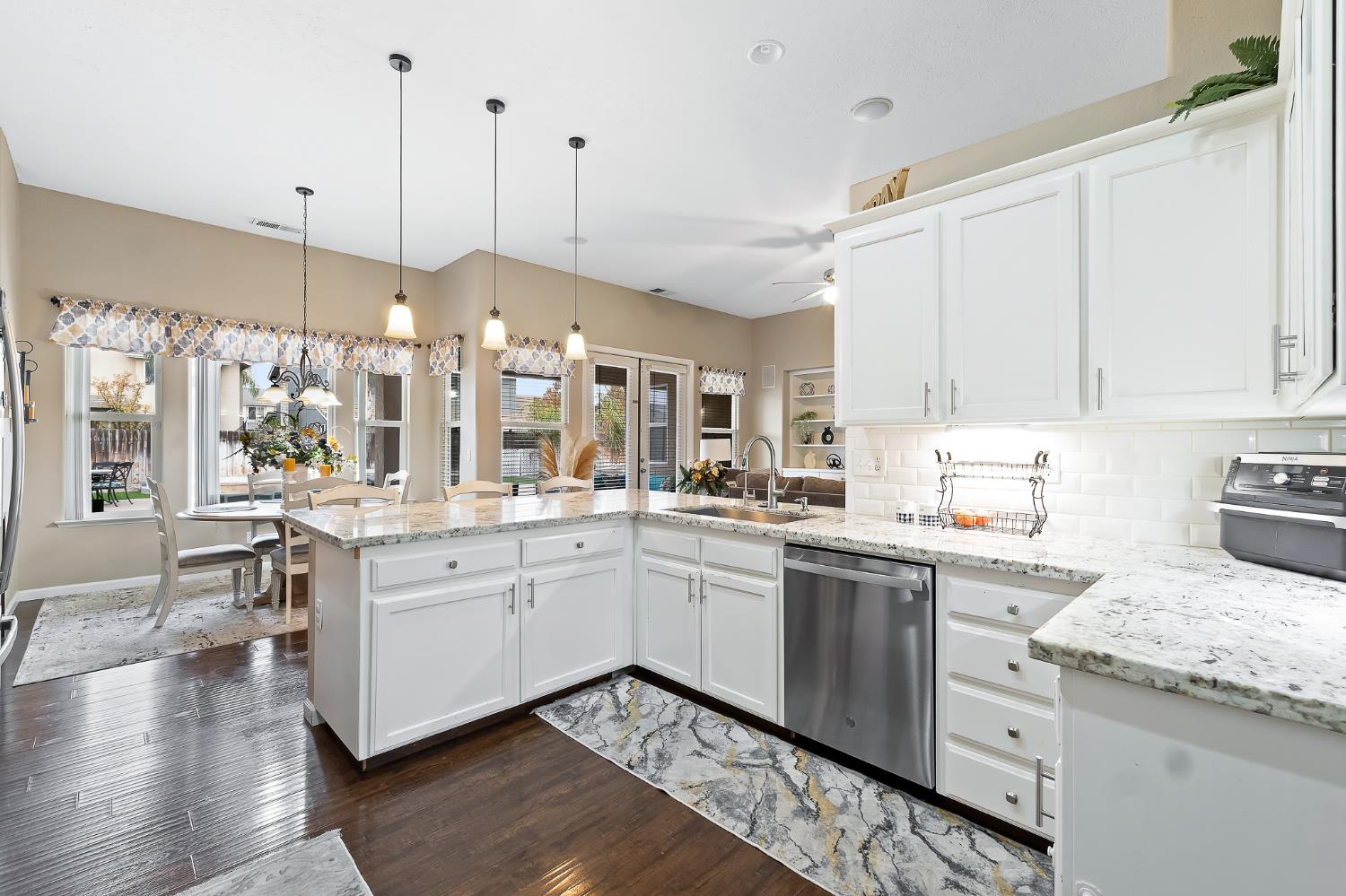 5779 E Garrett Ave, Fresno, CA 93727