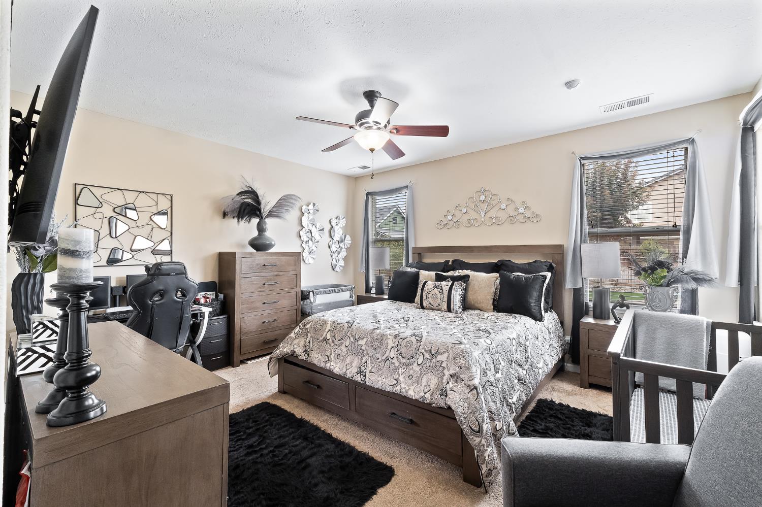 5779 E Garrett Ave, Fresno, CA 93727