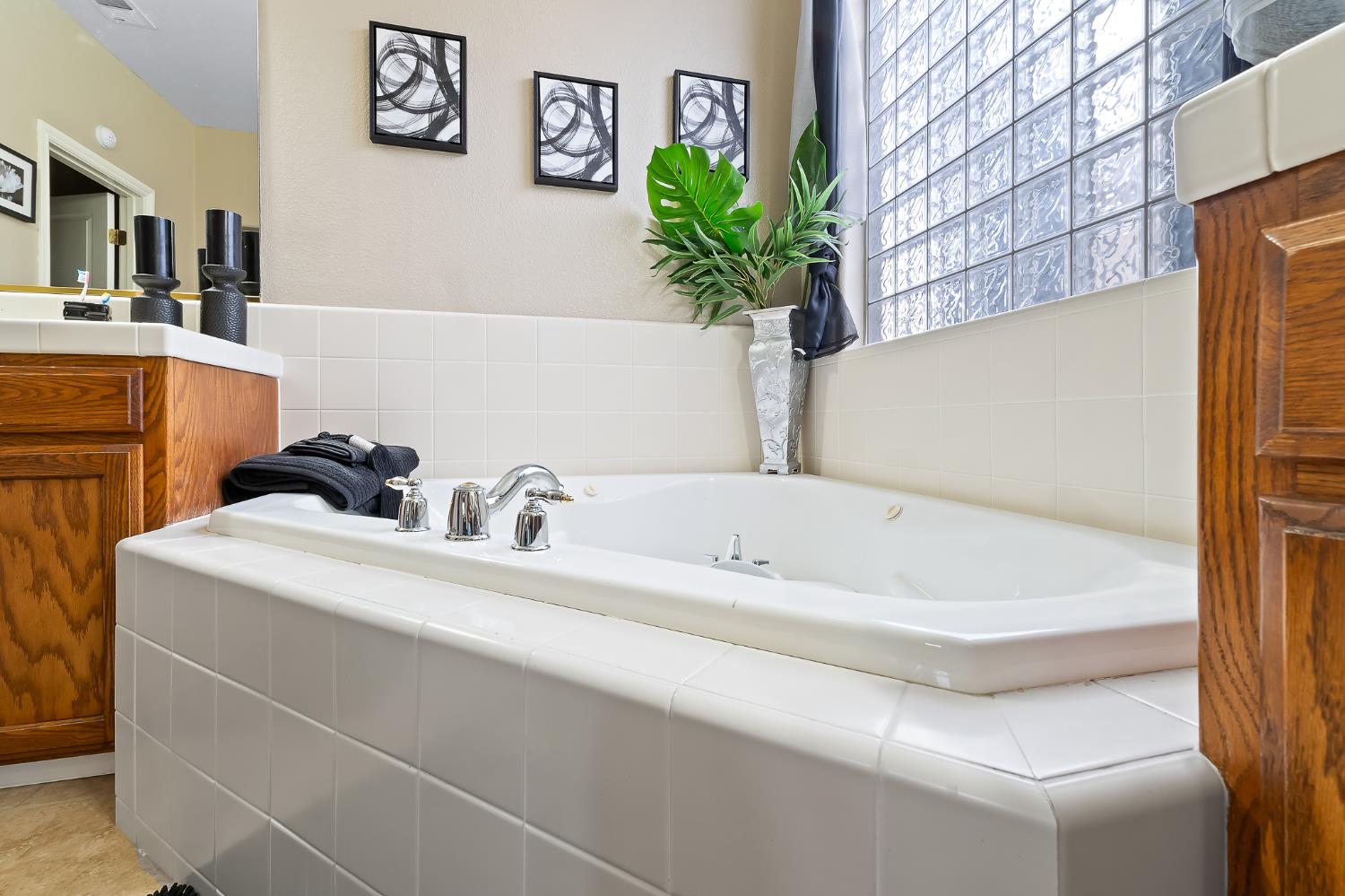 5779 E Garrett Ave, Fresno, CA 93727