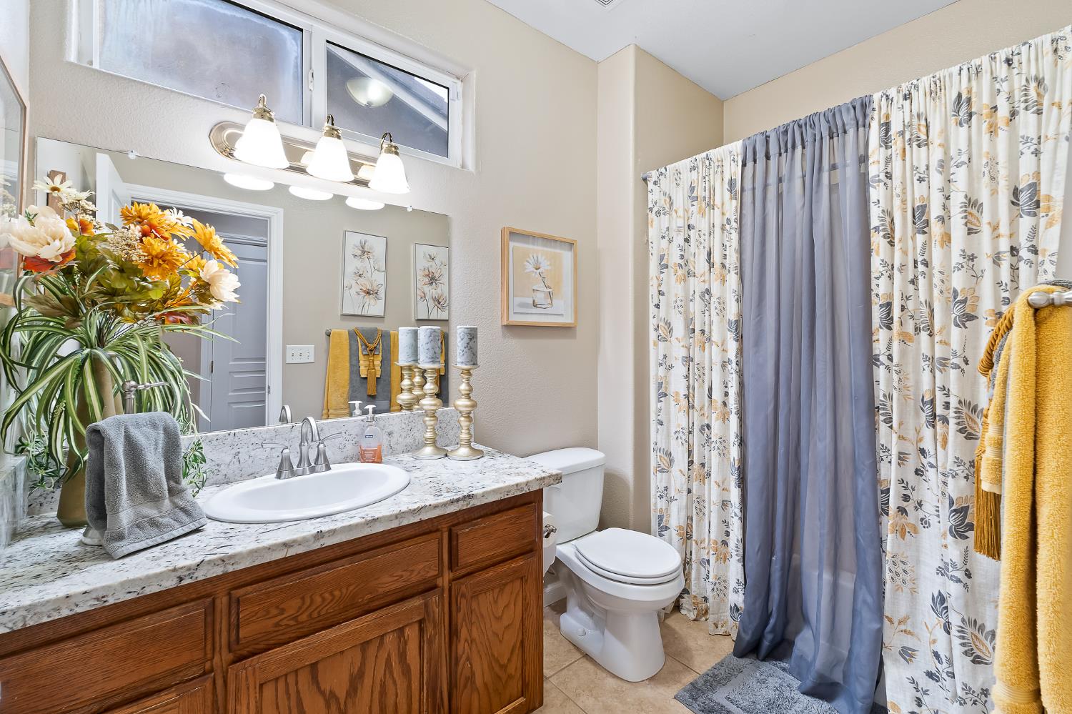 5779 E Garrett Ave, Fresno, CA 93727