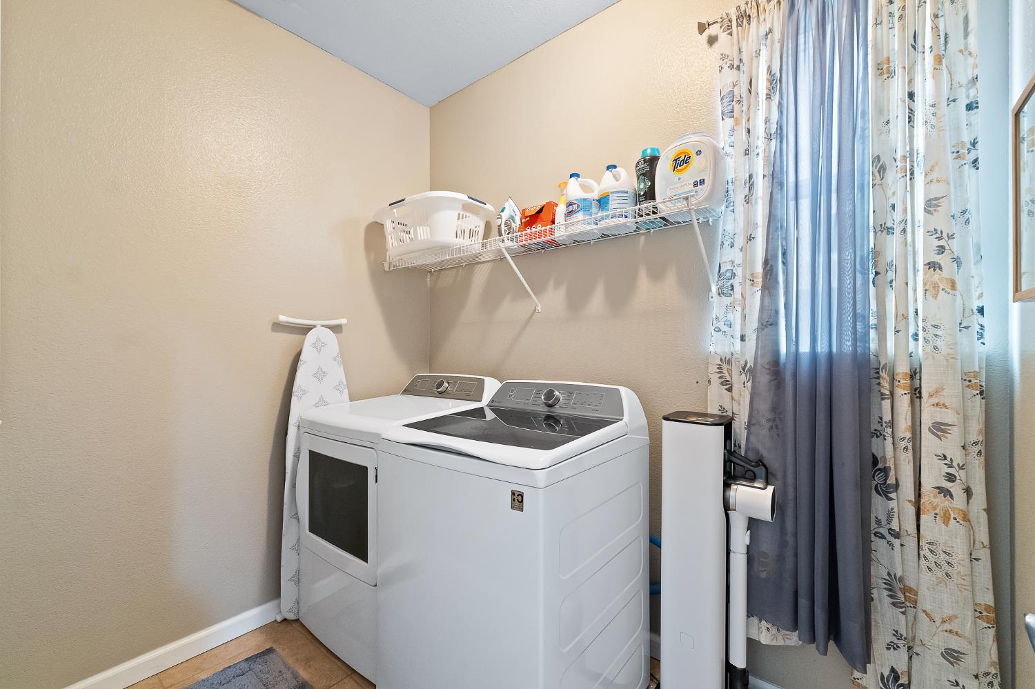 5779 E Garrett Ave, Fresno, CA 93727