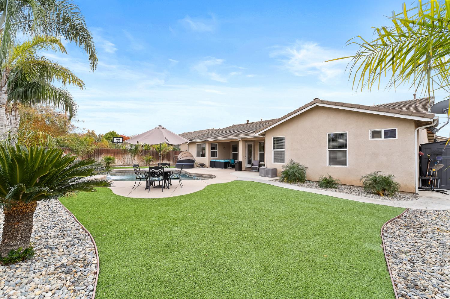 5779 E Garrett Ave, Fresno, CA 93727