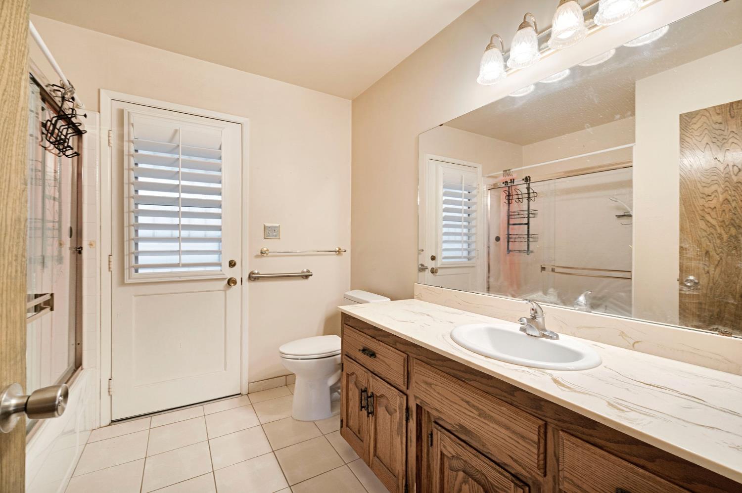 2130 N Garden Ave, Fresno, CA 93703