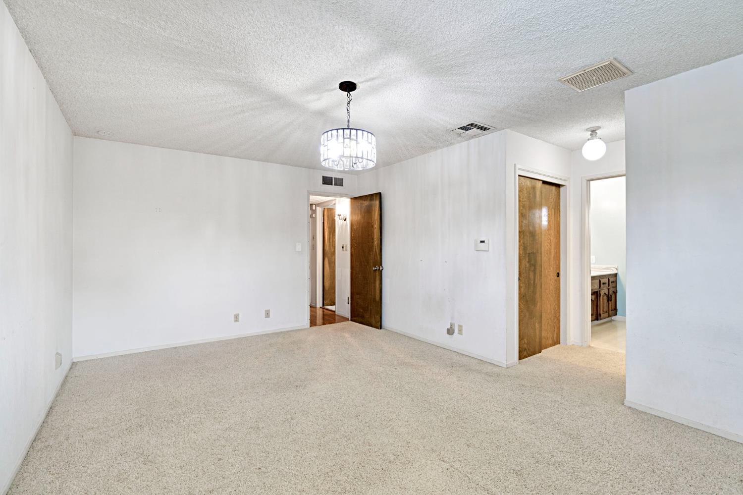 2130 N Garden Ave, Fresno, CA 93703