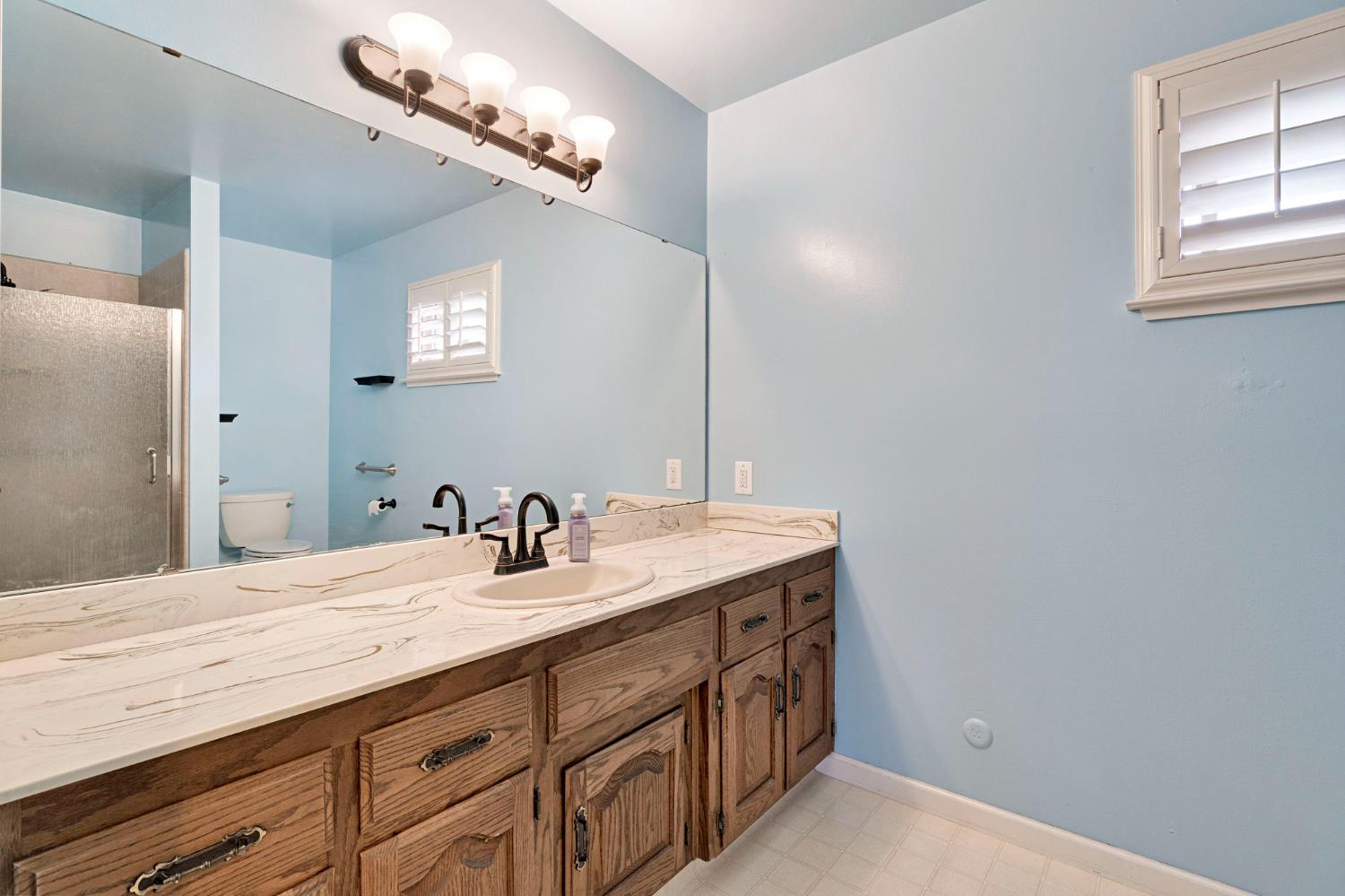 2130 N Garden Ave, Fresno, CA 93703