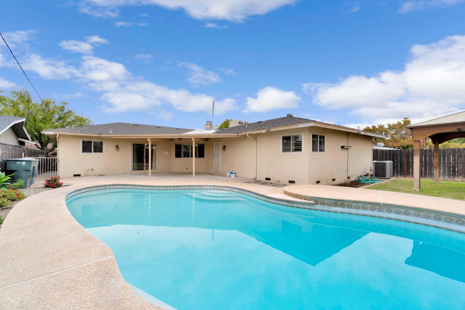 2130 N Garden Ave, Fresno, CA 93703