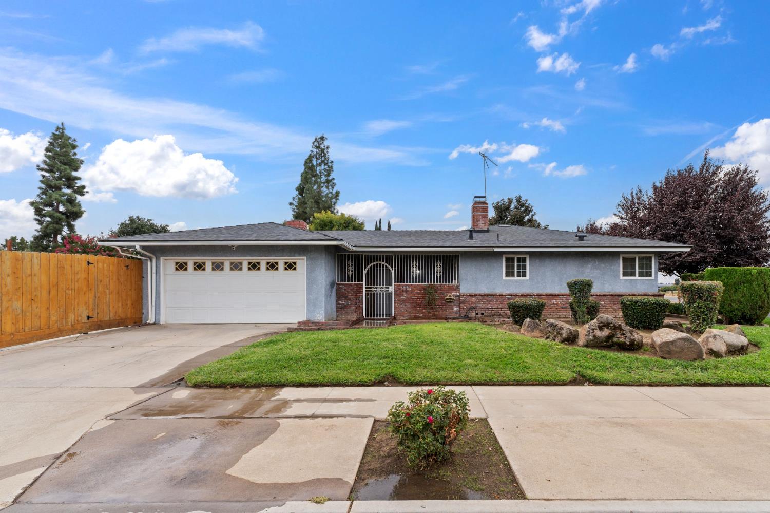 6594 N Fresno St, Fresno, CA 93710