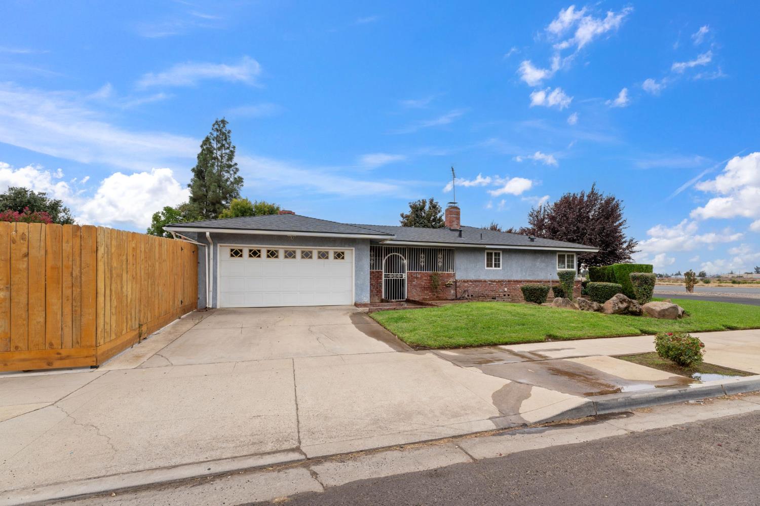 6594 N Fresno St, Fresno, CA 93710
