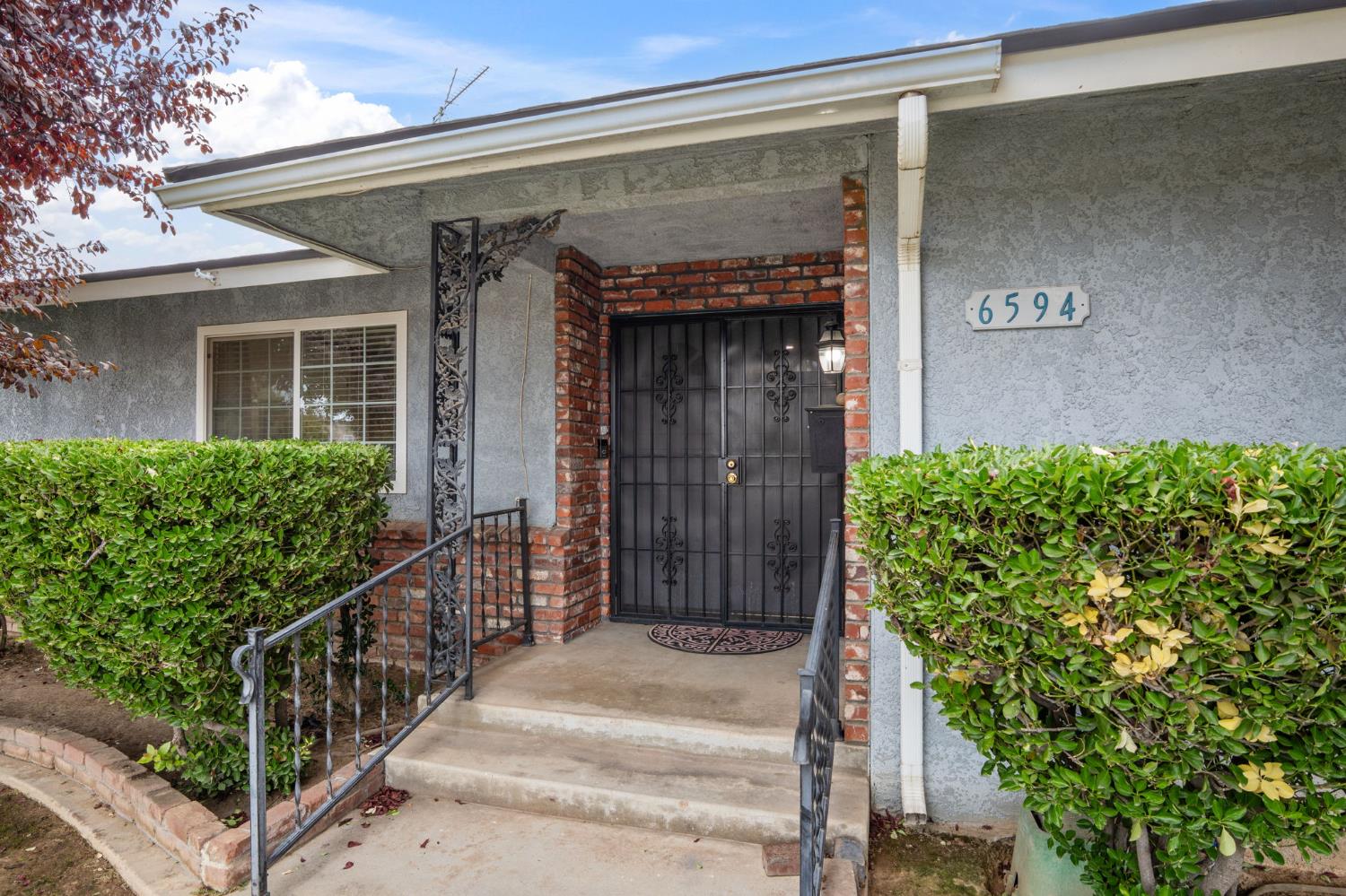 6594 N Fresno St, Fresno, CA 93710