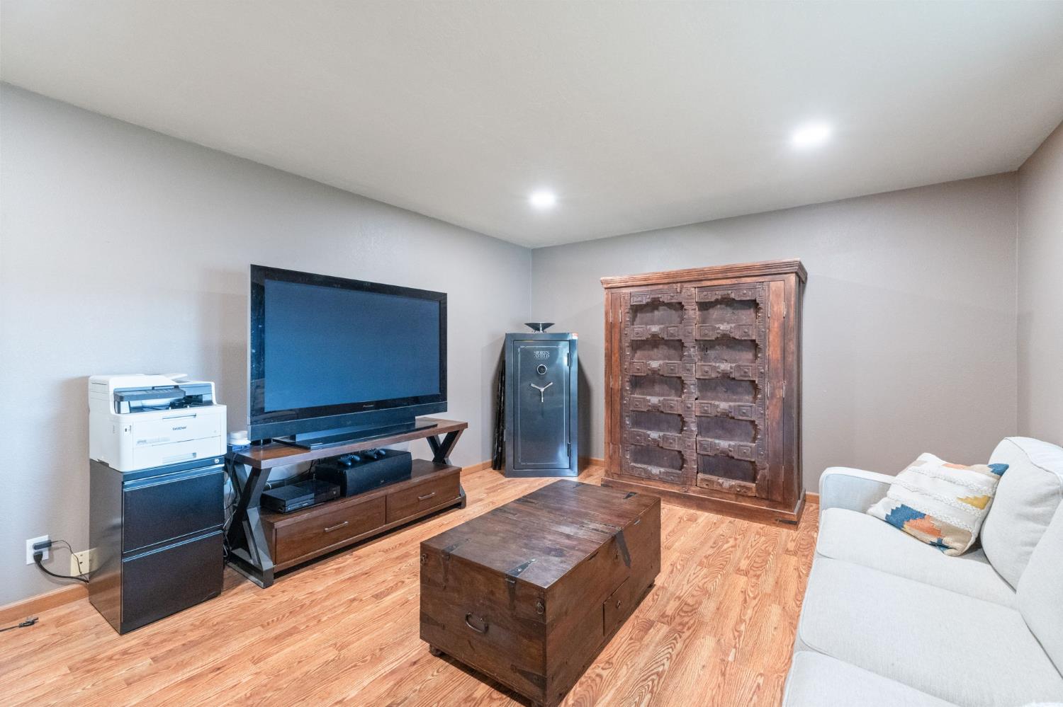 6594 N Fresno St, Fresno, CA 93710