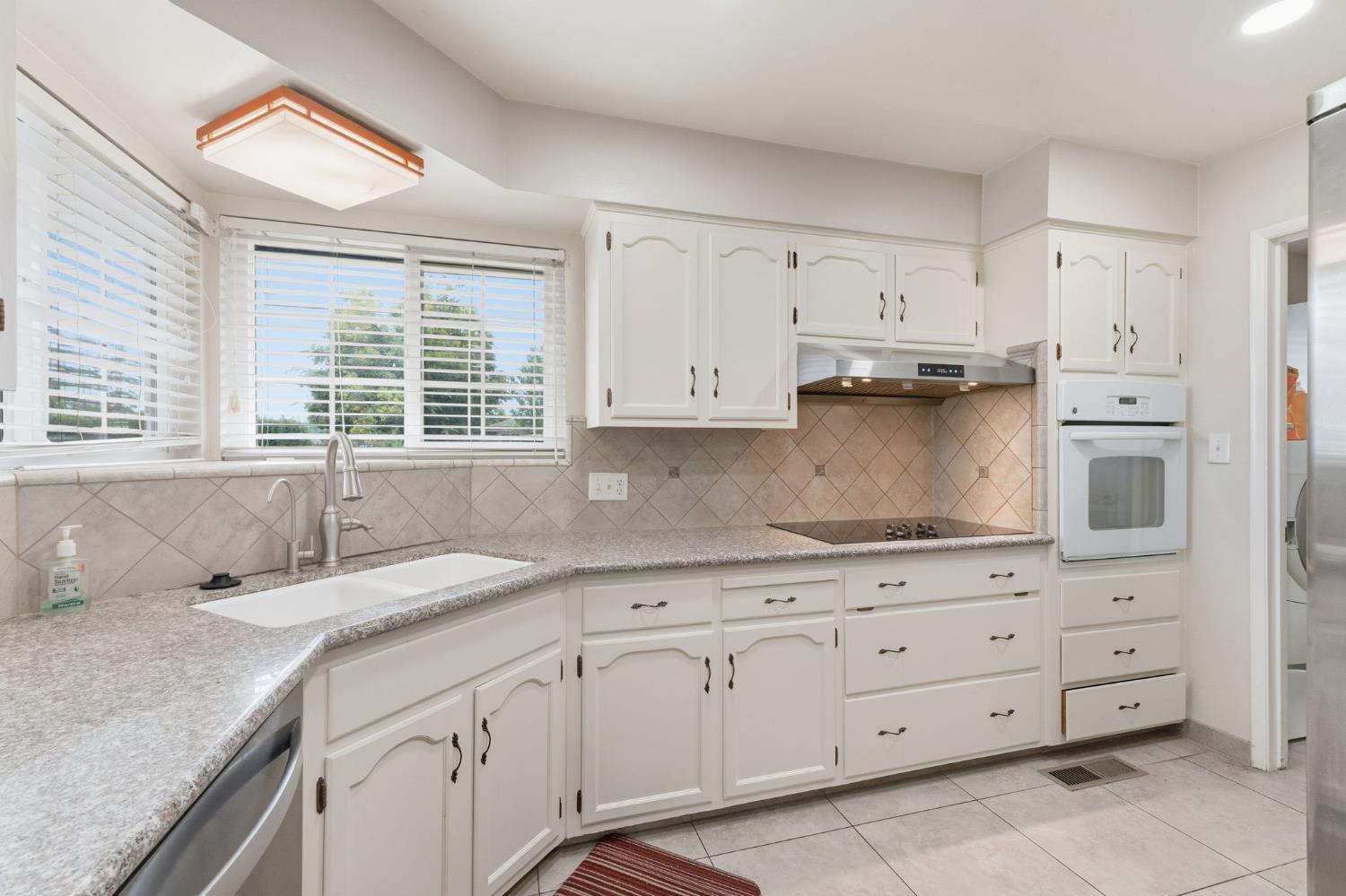 6594 N Fresno St, Fresno, CA 93710