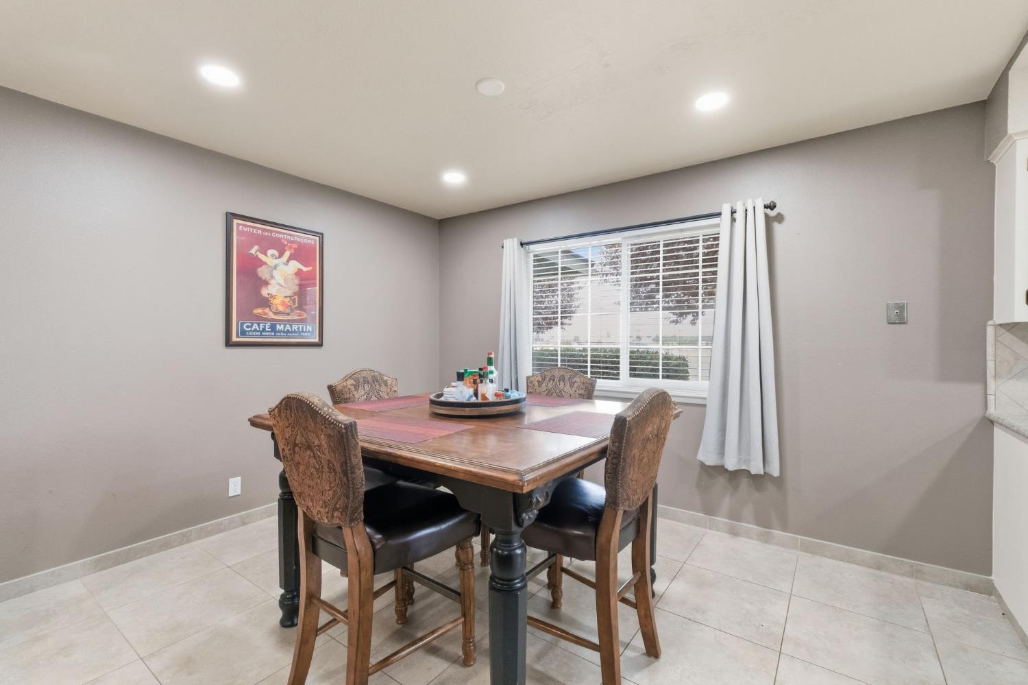 6594 N Fresno St, Fresno, CA 93710