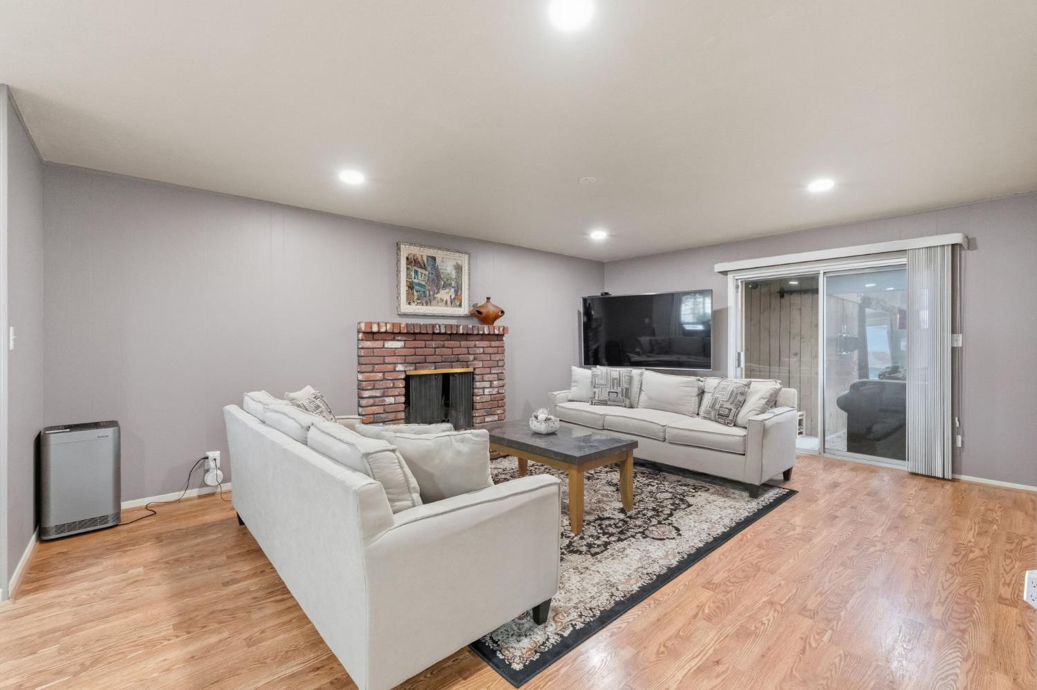 6594 N Fresno St, Fresno, CA 93710