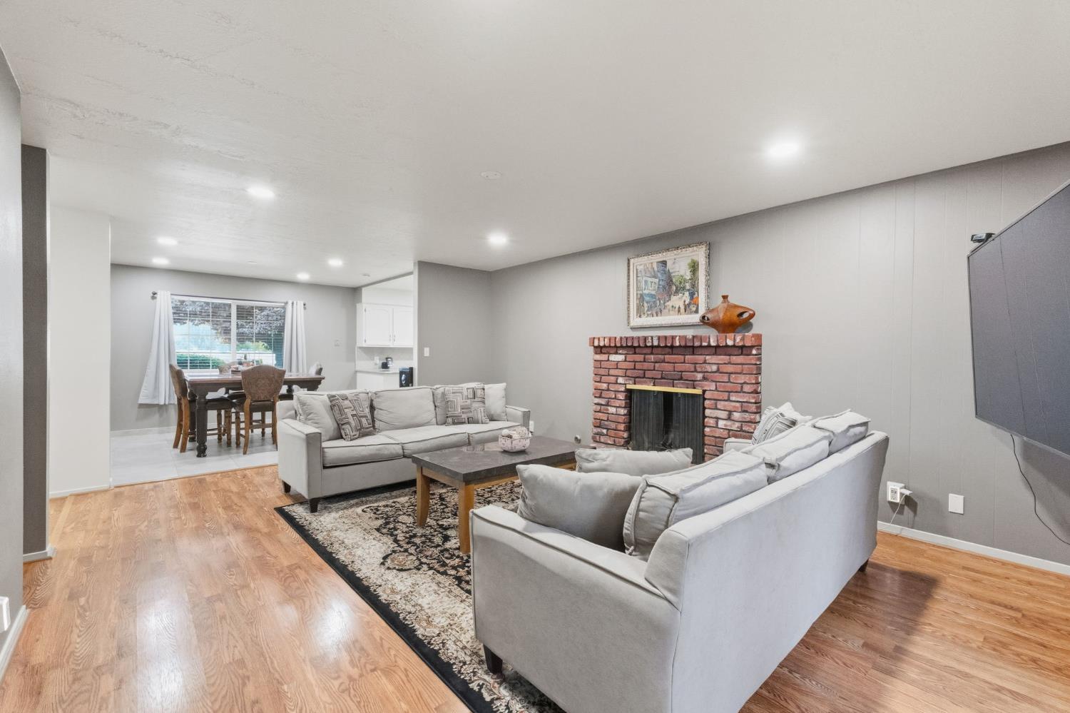 6594 N Fresno St, Fresno, CA 93710