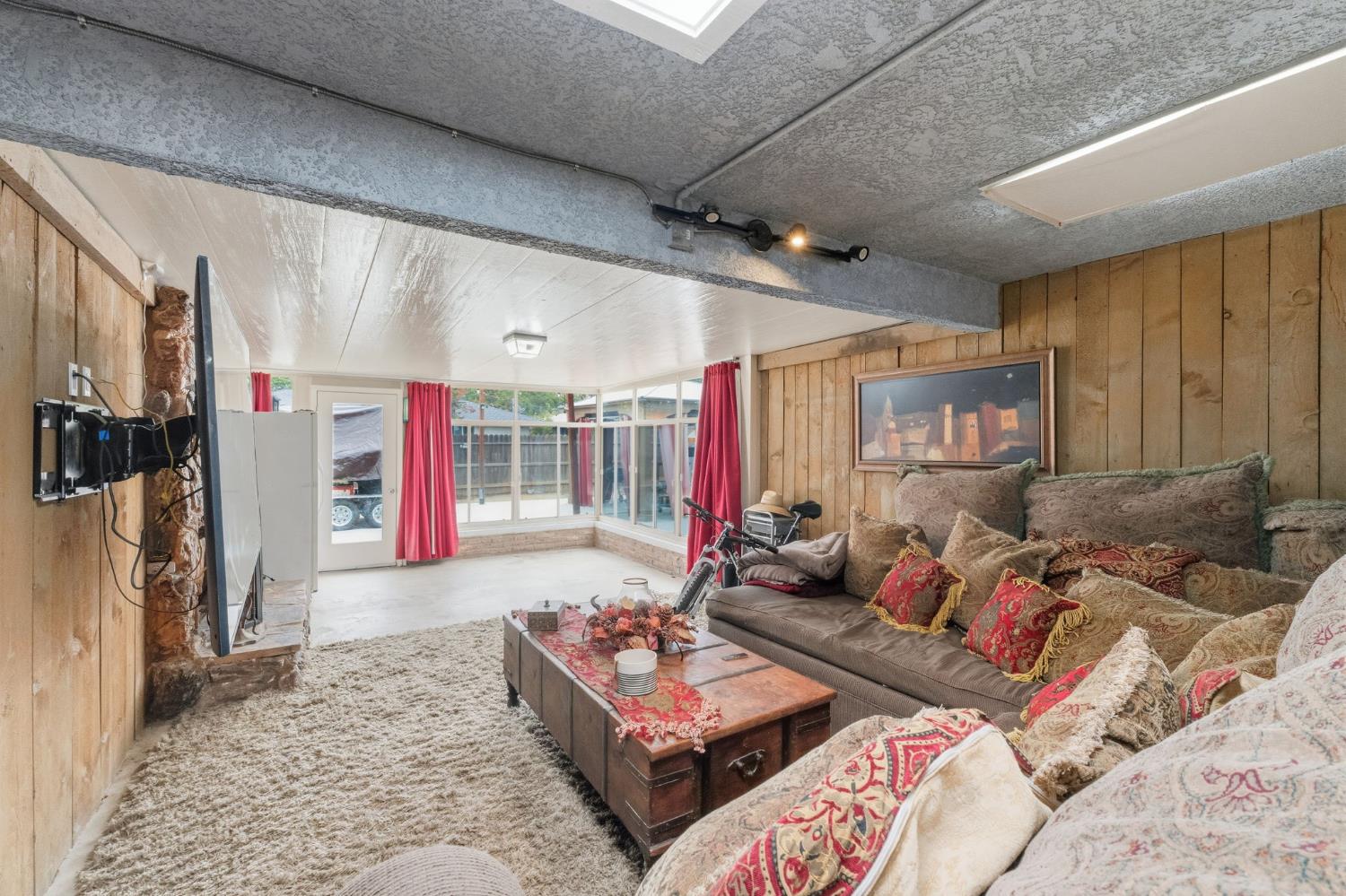 6594 N Fresno St, Fresno, CA 93710