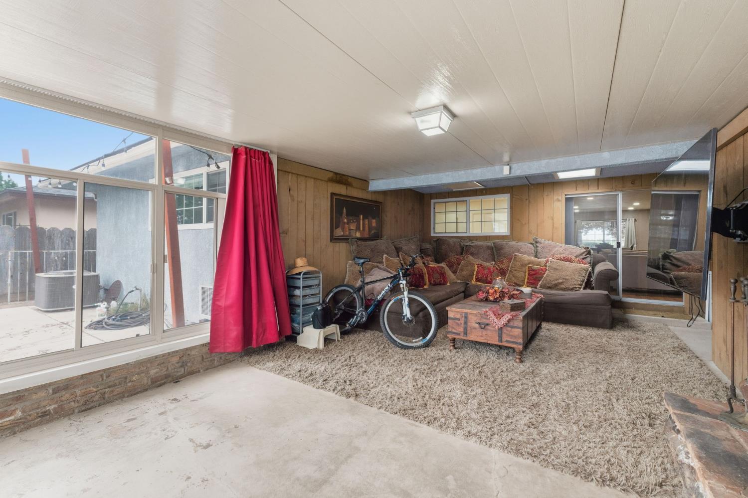 6594 N Fresno St, Fresno, CA 93710