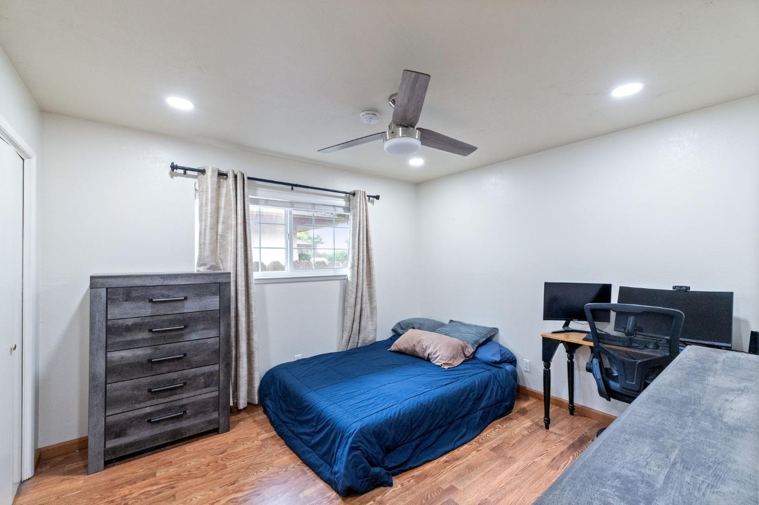 6594 N Fresno St, Fresno, CA 93710