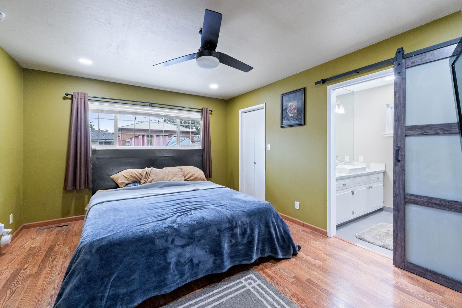 6594 N Fresno St, Fresno, CA 93710