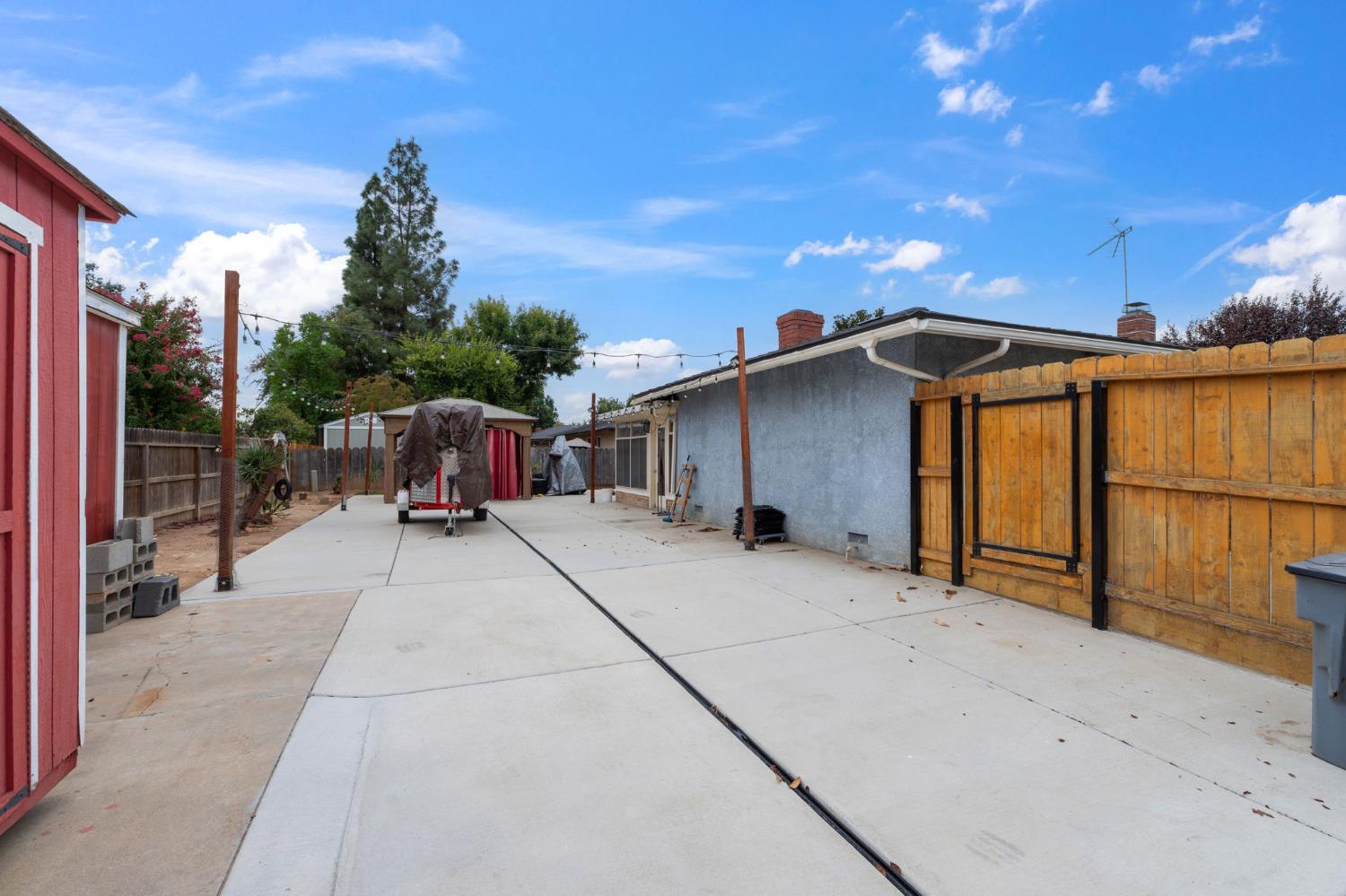 6594 N Fresno St, Fresno, CA 93710