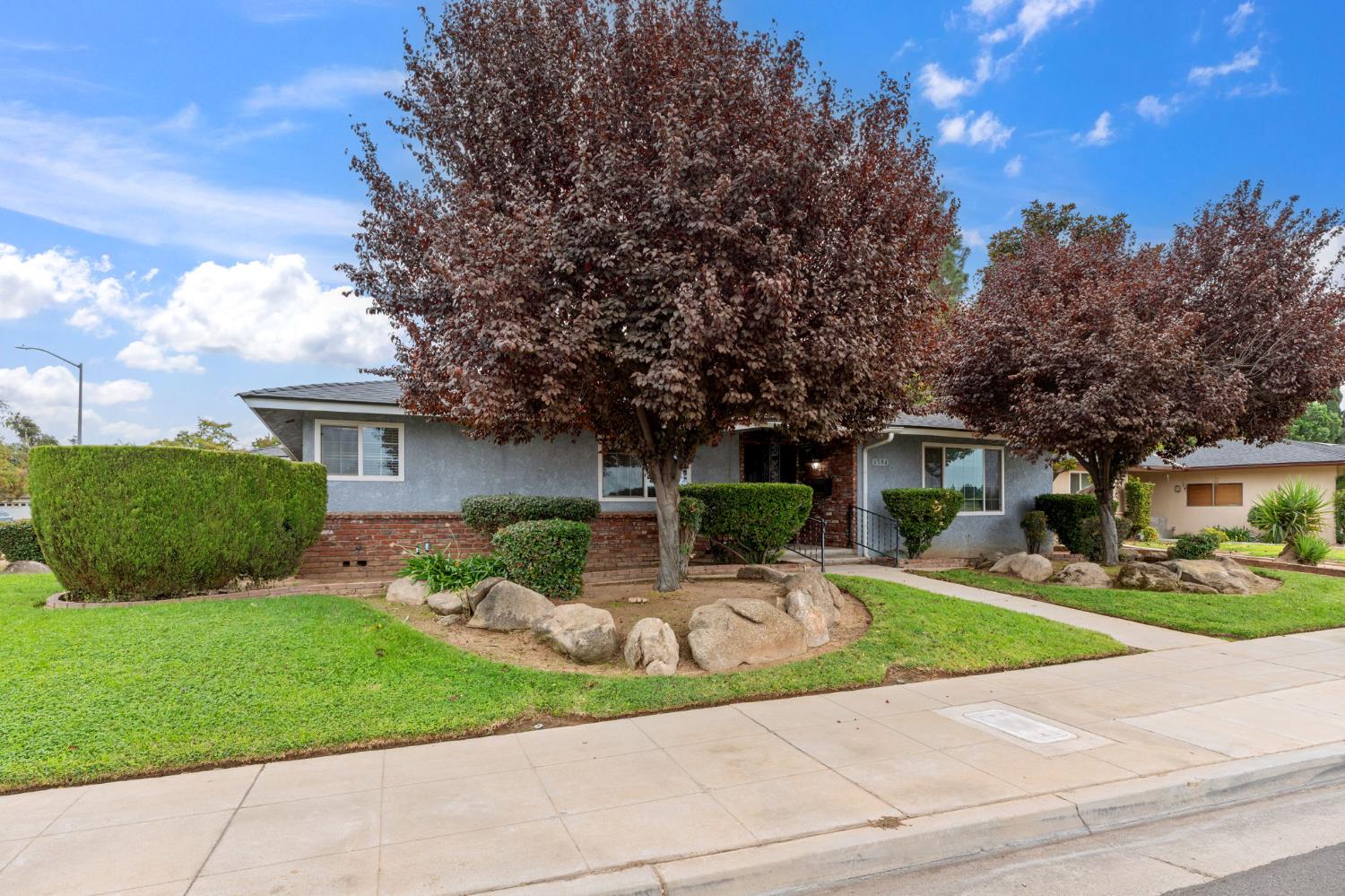 6594 N Fresno St, Fresno, CA 93710