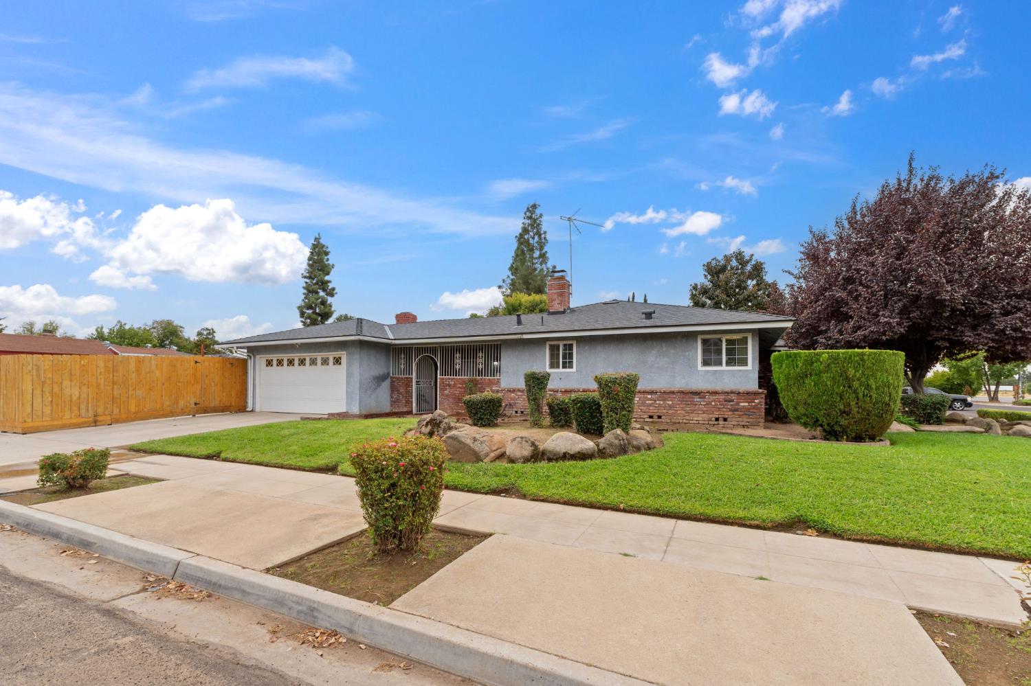 6594 N Fresno St, Fresno, CA 93710