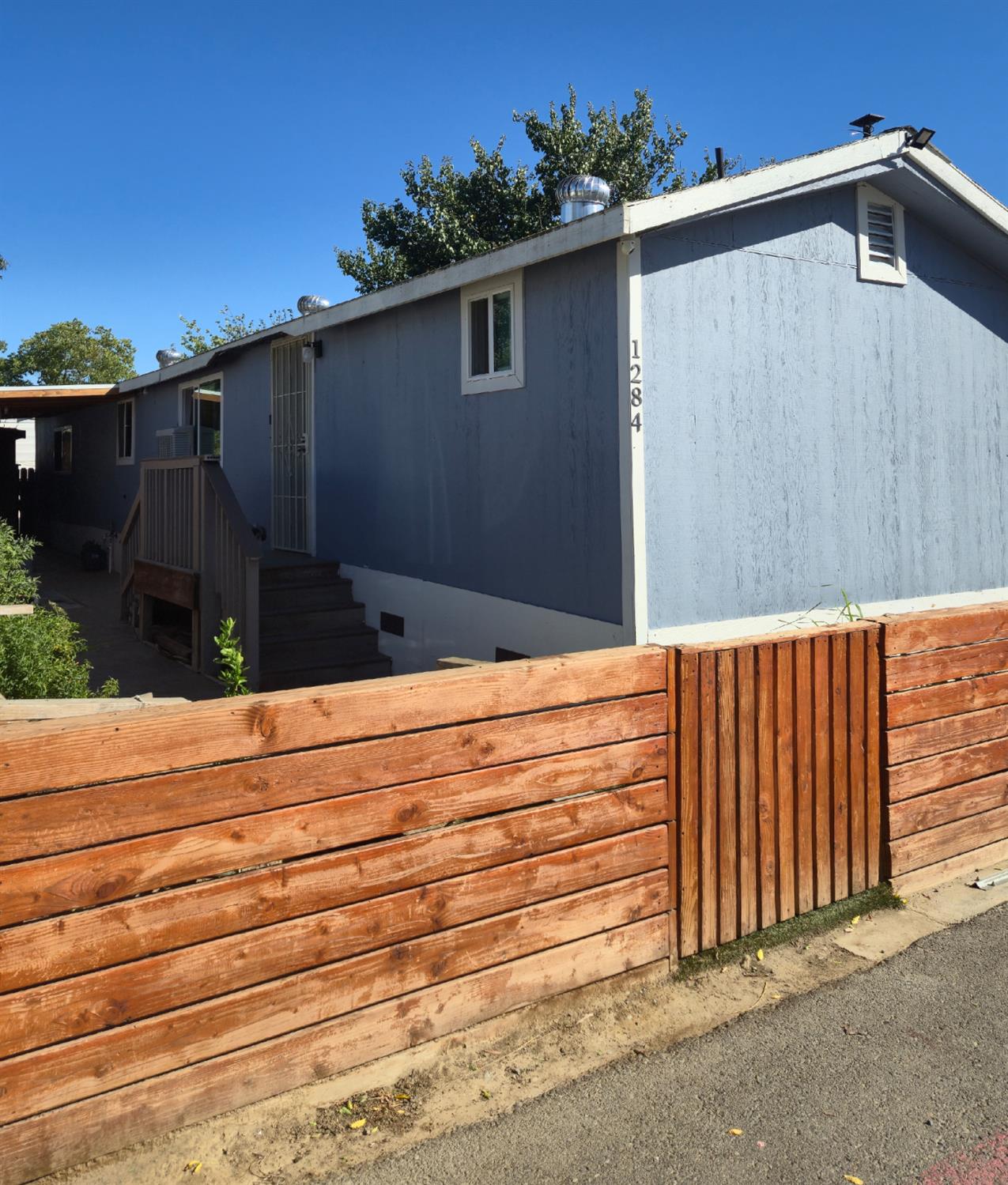 1284 Elizabeth St #80, Coalinga, CA 93210