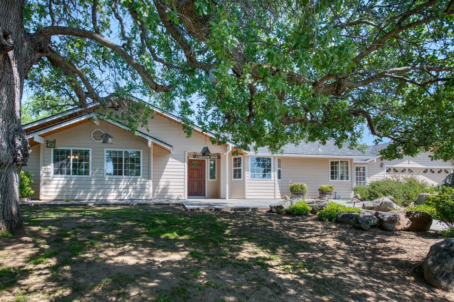 18486 Tollhouse Rd, Clovis, CA 93619