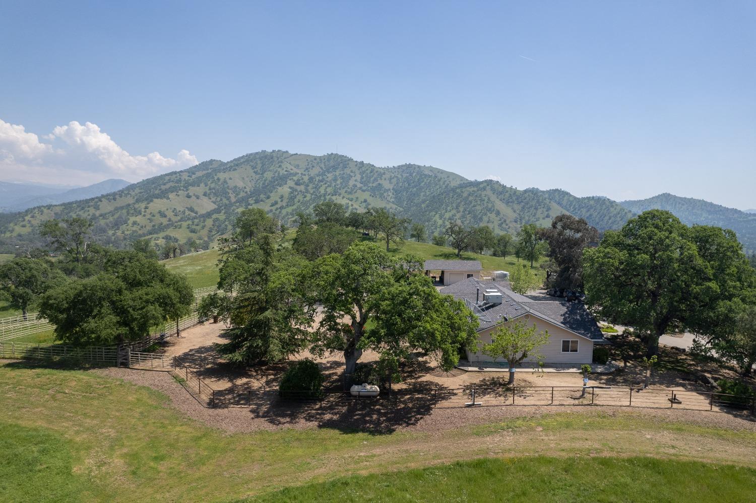 18486 Tollhouse Rd, Clovis, CA 93619