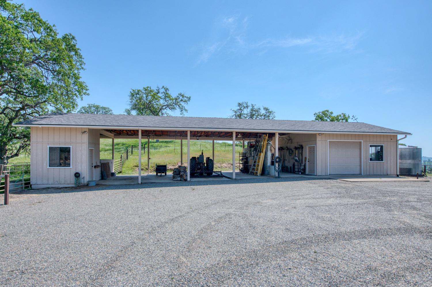 18486 Tollhouse Rd, Clovis, CA 93619