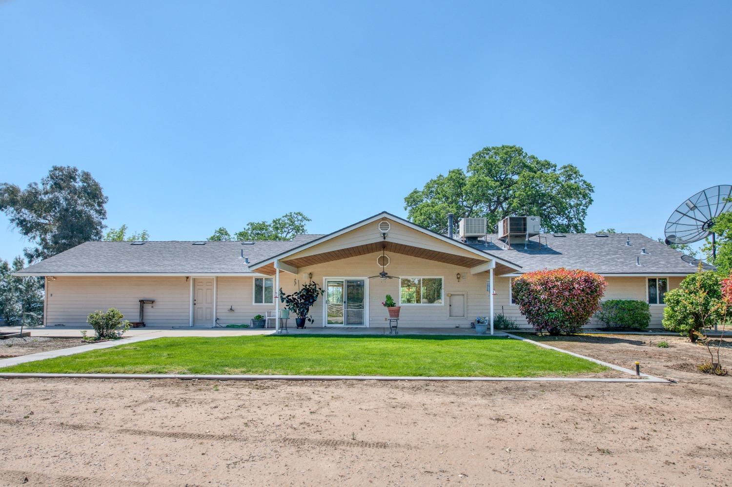 18486 Tollhouse Rd, Clovis, CA 93619