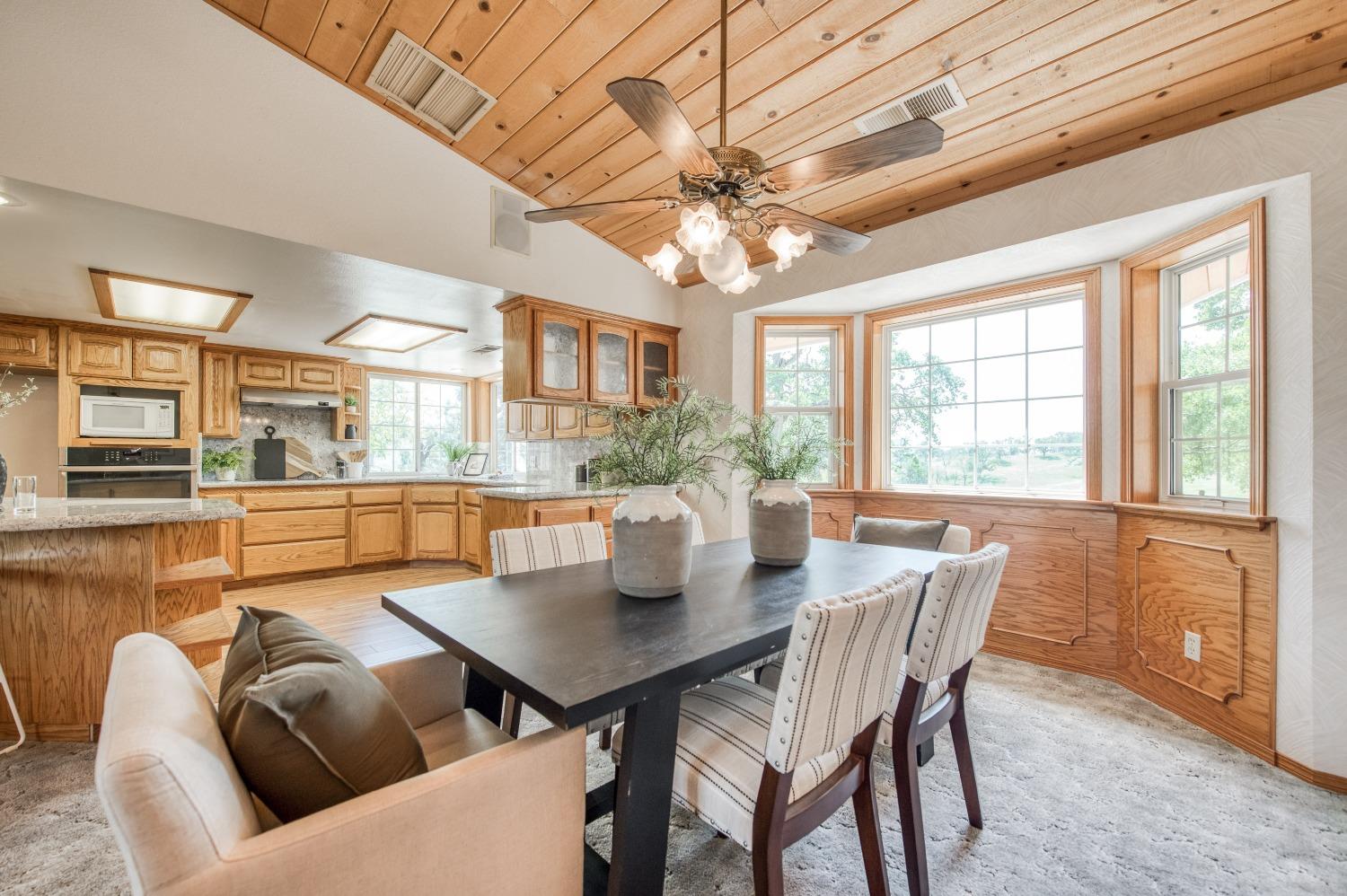 18486 Tollhouse Rd, Clovis, CA 93619