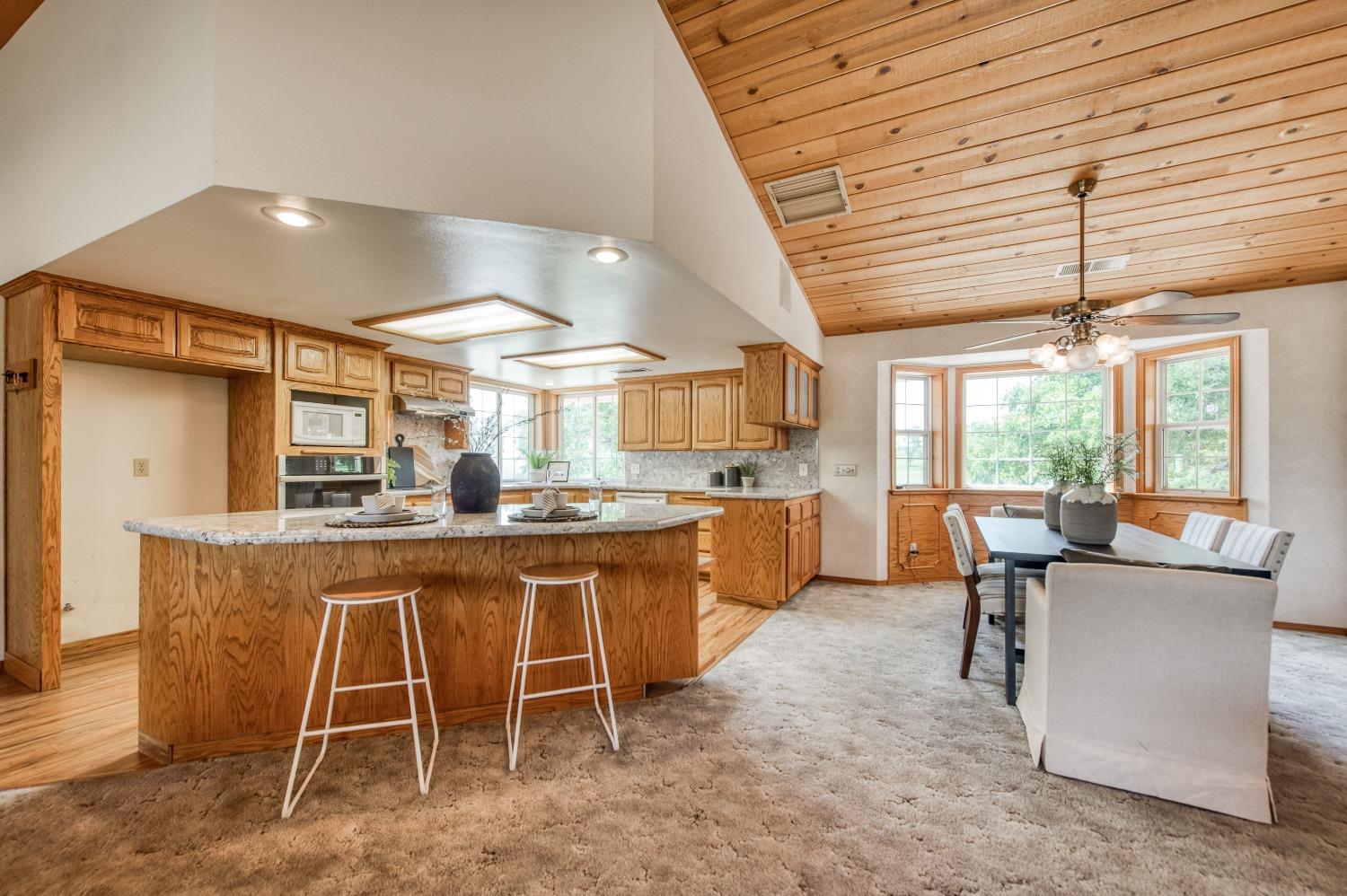 18486 Tollhouse Rd, Clovis, CA 93619