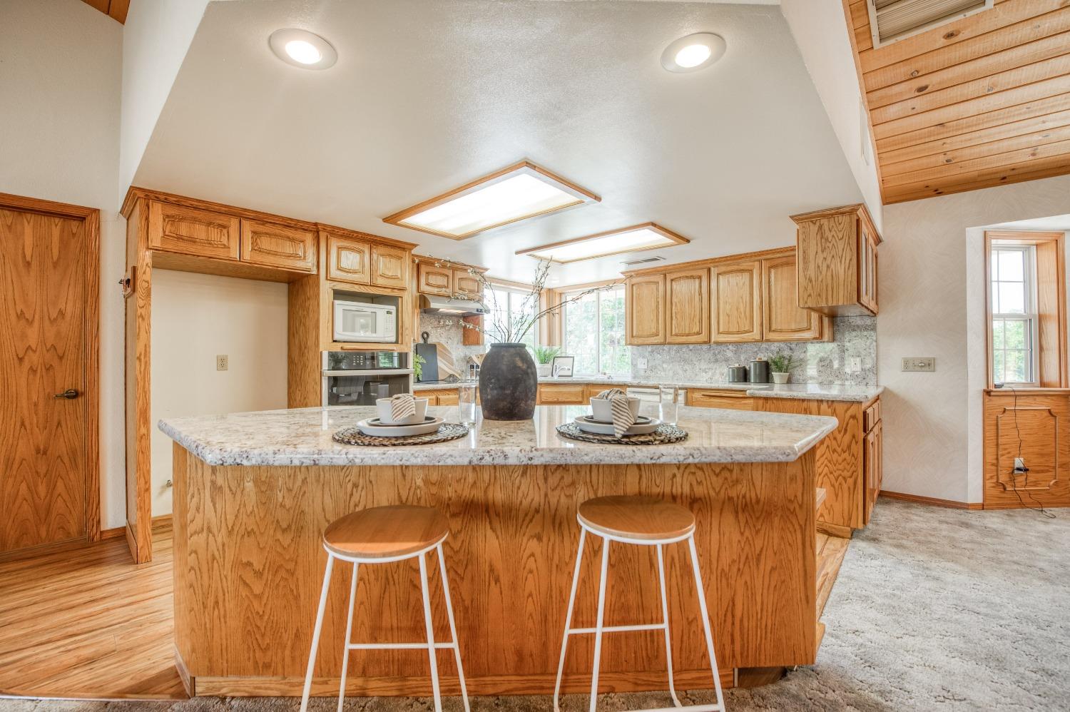 18486 Tollhouse Rd, Clovis, CA 93619