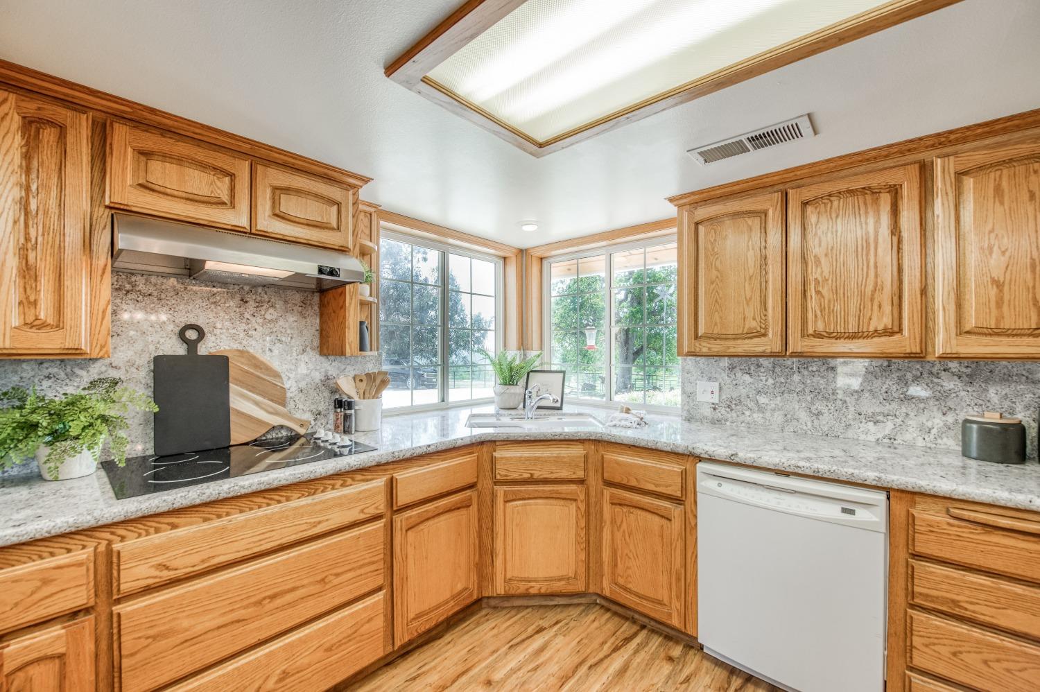 18486 Tollhouse Rd, Clovis, CA 93619